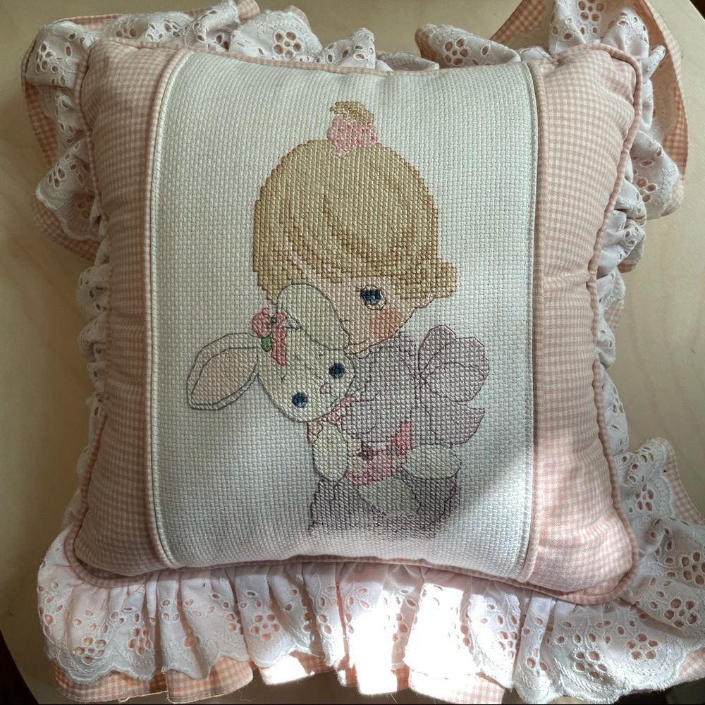 PRECIOUS MOMENTS VTG CROSS STITCHED PILLOW